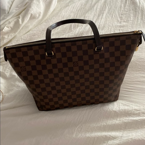 Authentic Louis Vuitton bag, comes shaper, and duster. In mint condition - Picture 2 of 5